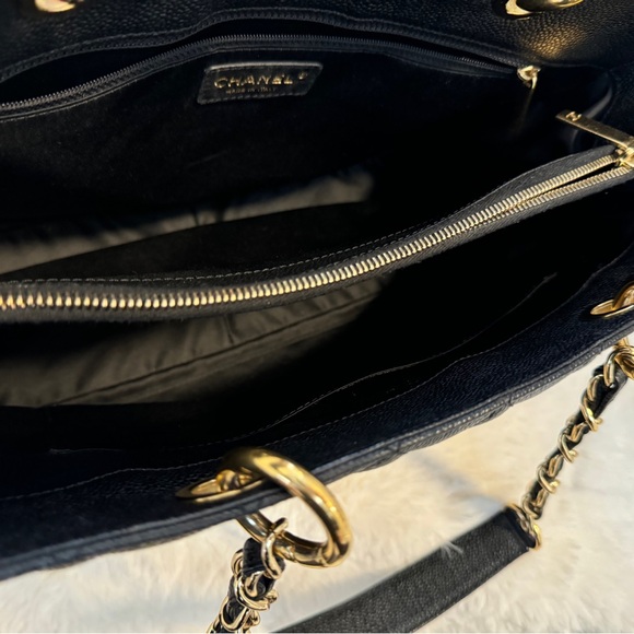 Chanel GST in black caviar leather - Picture 11 of 15